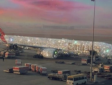 Στον αέρα με διαμάντια - Tο high lux χριστουγεννιάτικο αεροπλάνο των emirates καλυμμένο με διαμάντια (φωτο)